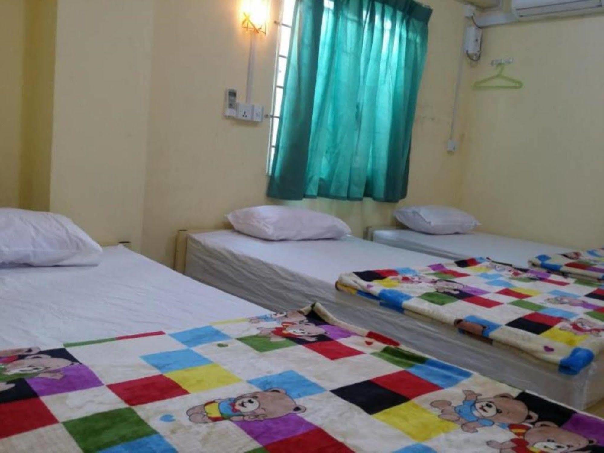 T Venus Hostel Yangon Bagian luar foto