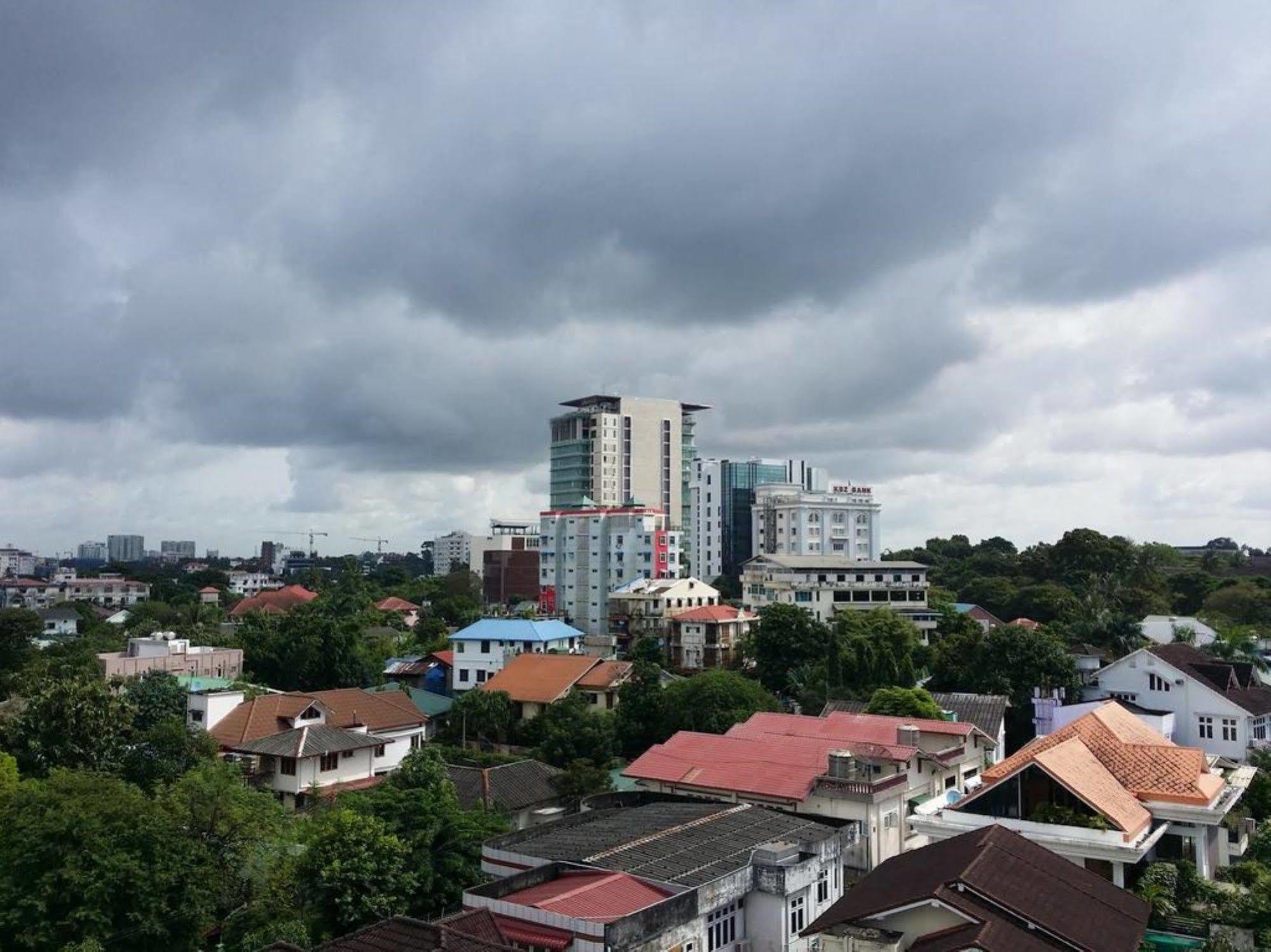 T Venus Hostel Yangon Bagian luar foto